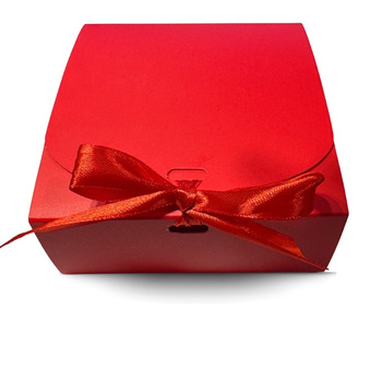 Małe czerwone pudełko prezentowe